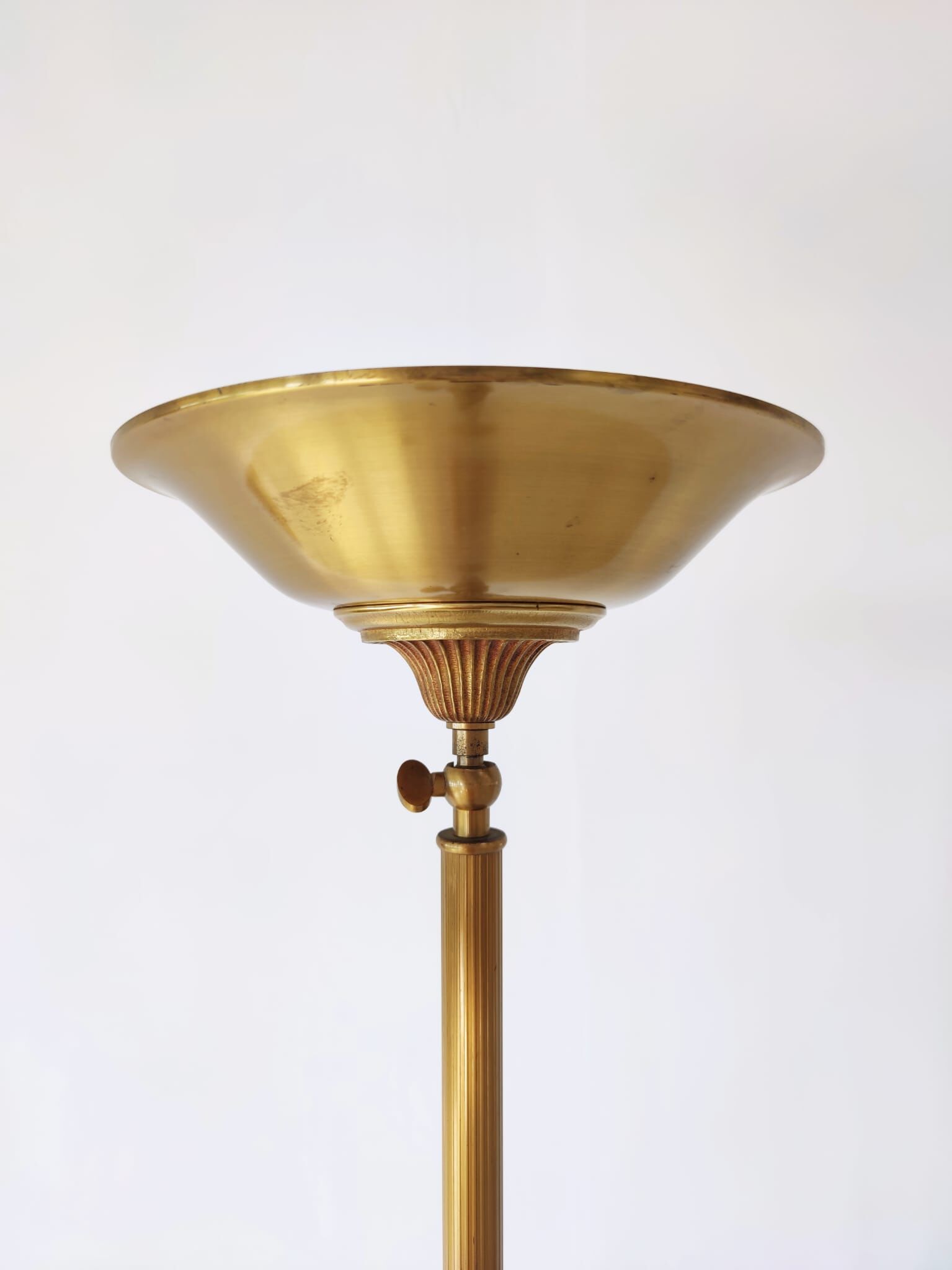 Halogen floor lamp in golden brass