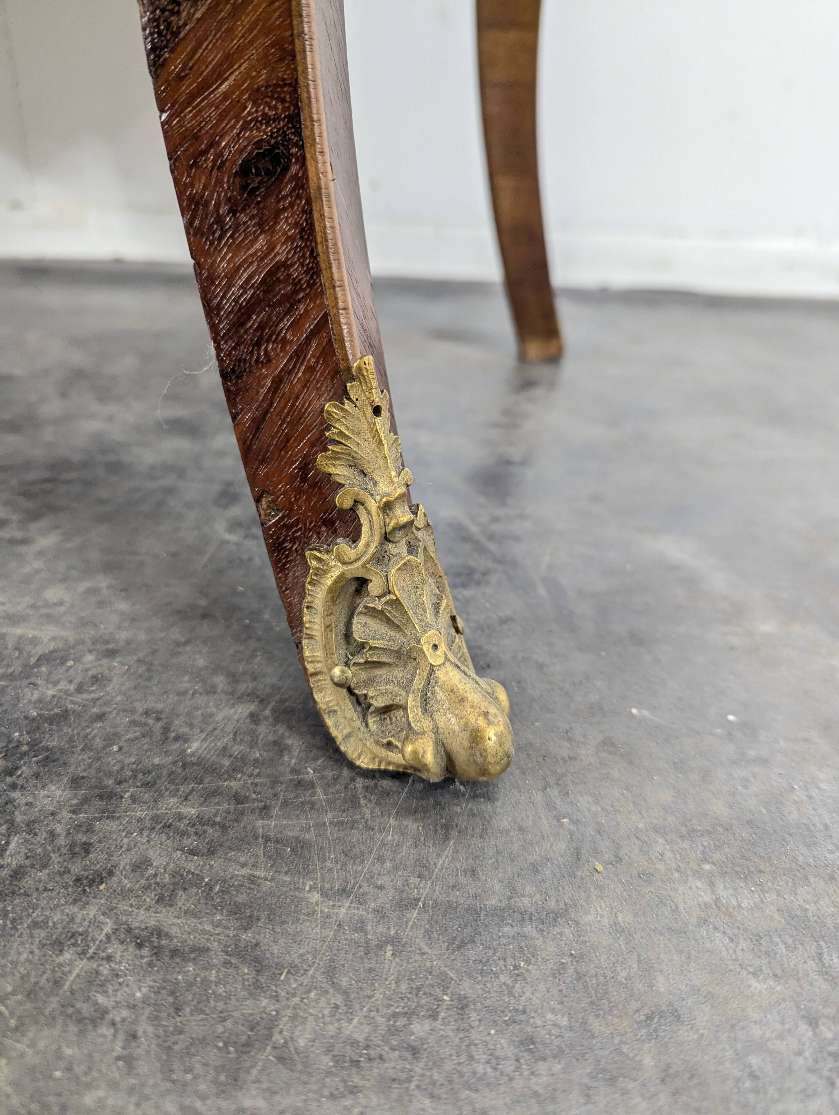 Louis XV period chest of drawers in rosewood marquetry