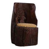 Chaise souche primitive wabi sabi suédoise sculptée à la main, siège en laine d'agneau, 1900s