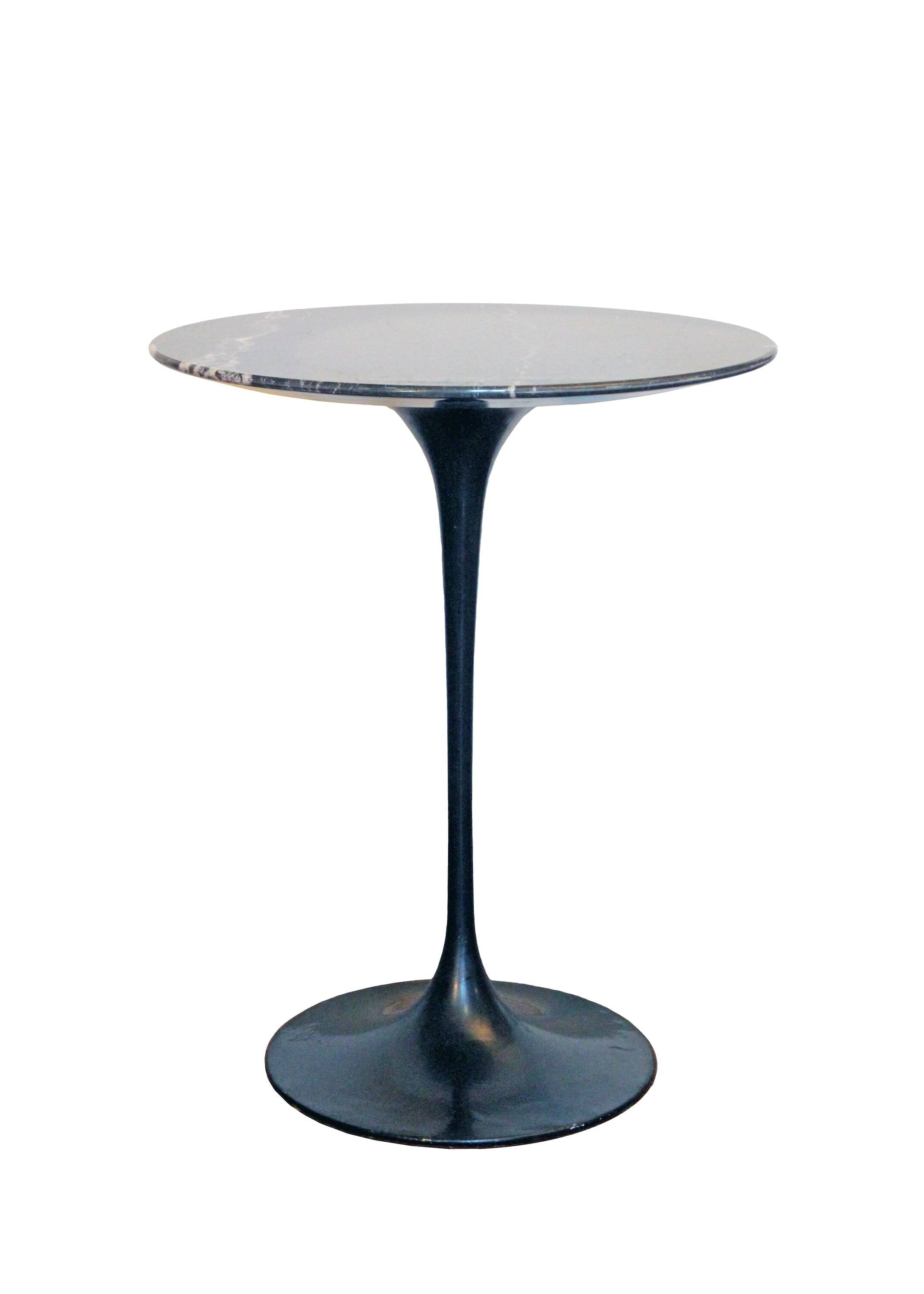 Tulip Knoll pedestal table in black Marquina marble, by Eero Saarinen