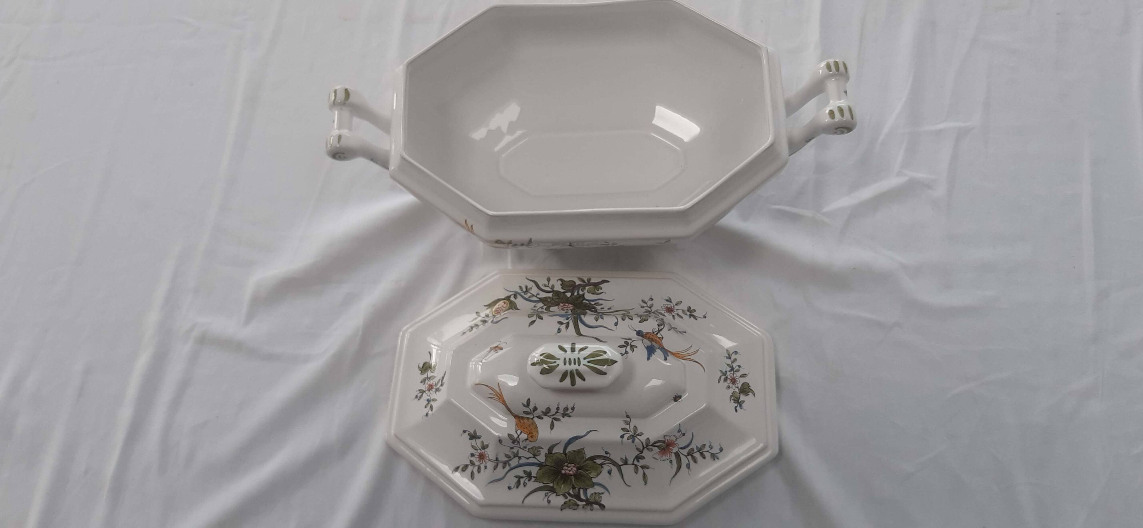 Lallier earthenware soup tureen in Moustiers