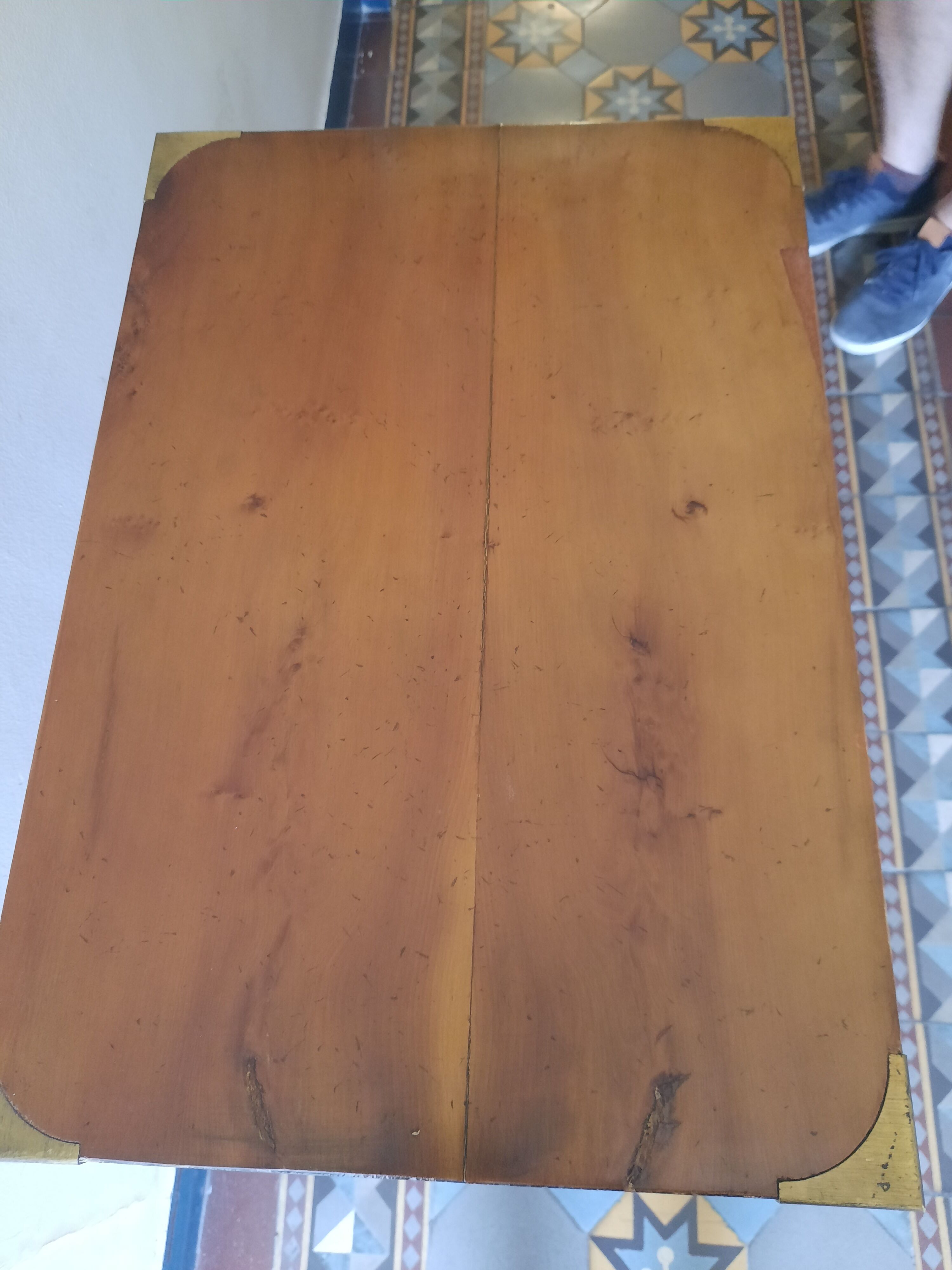 Shelf on navy style wheels