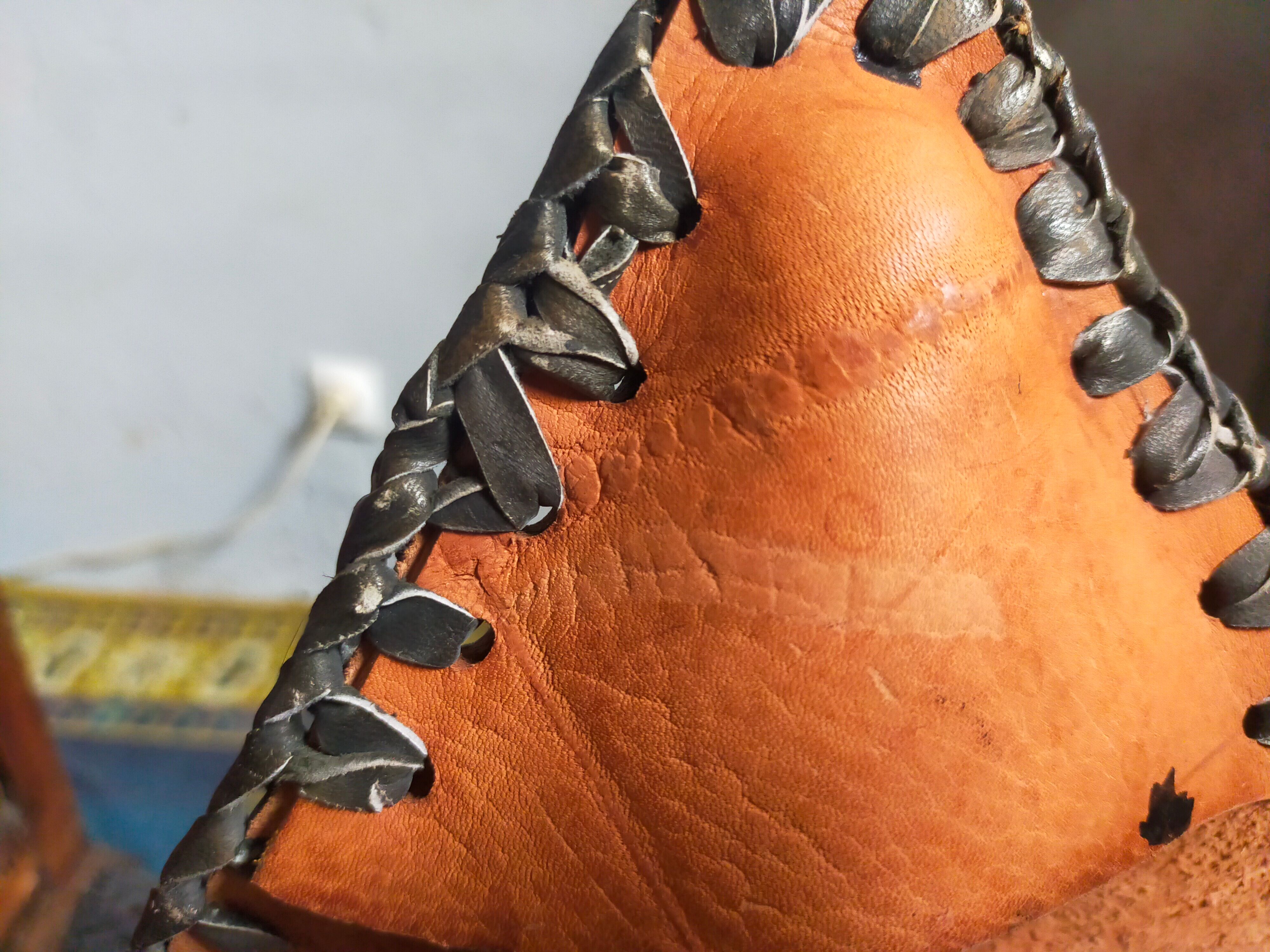 Folding tripod stool in Africa leather