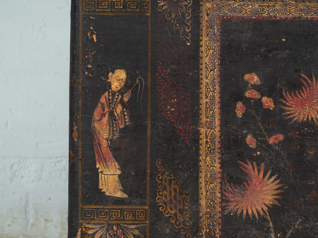 Antique chest painted in pine wood – China, around 1900