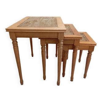Nesting table