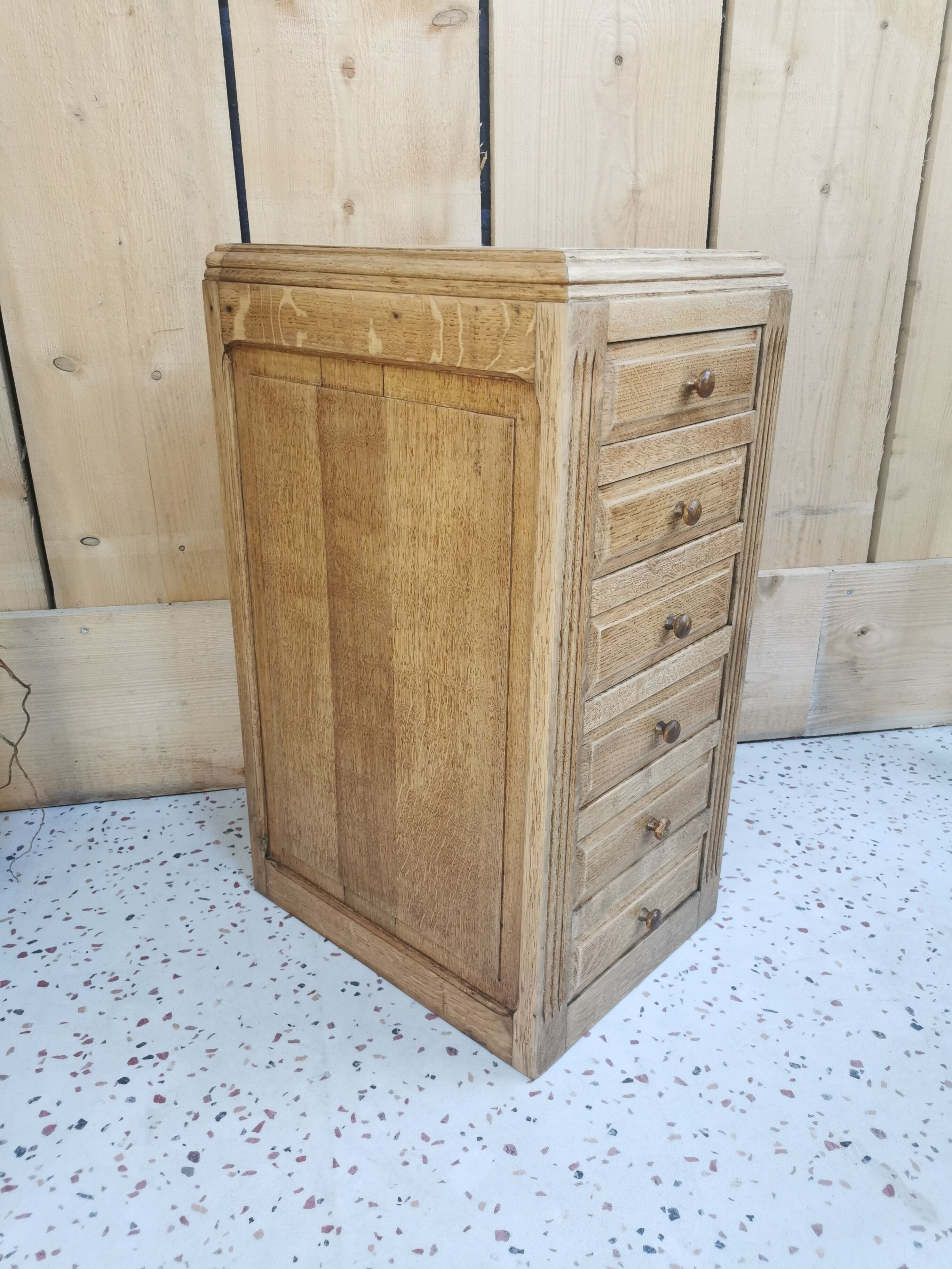 Drawer cabinet