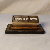 Art deco perpetual calendar