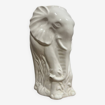 Vase  en céramique blanche figurant un éléphant, vers 1970-1980