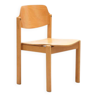 Chaise style scandinave dossier évasé
