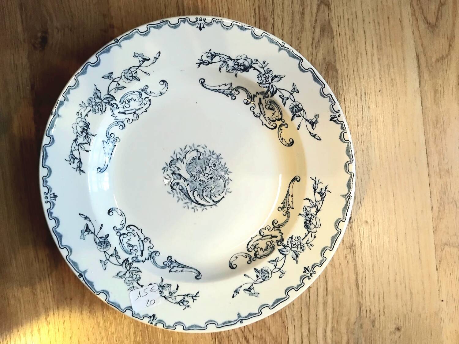 Set of 4 mismatched blue Terre de Fer soup plates