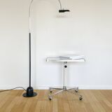 Tablet with chrome and white lacquered wheels