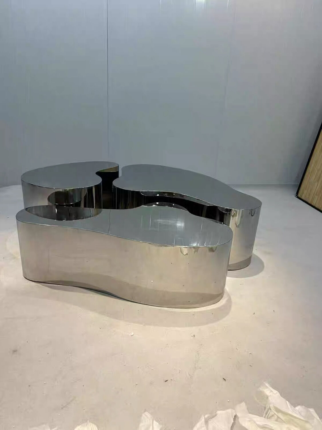 Table Basse Organique "Galet" – Finition Acier Brossé
