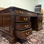 Classic English Vintage Desk Partnerdesk