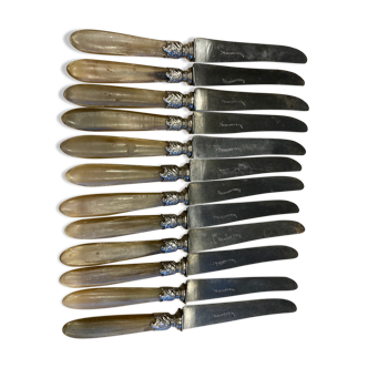 Series of 12 horn-handled knives