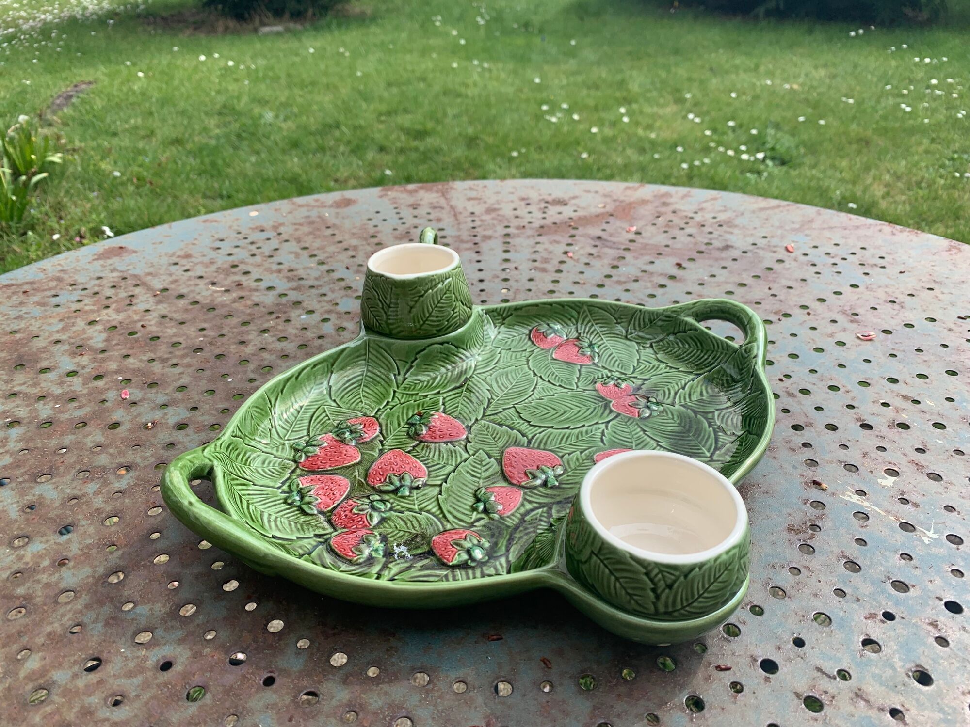 Slurry dish for red fruits, cream pot and vintage sugar bowl