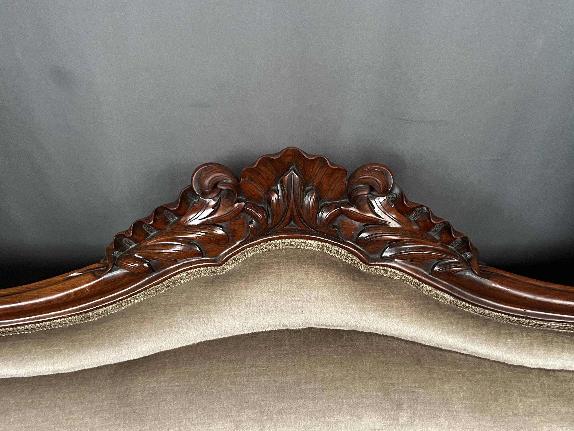 Victorian sofa. Solid mahogany.