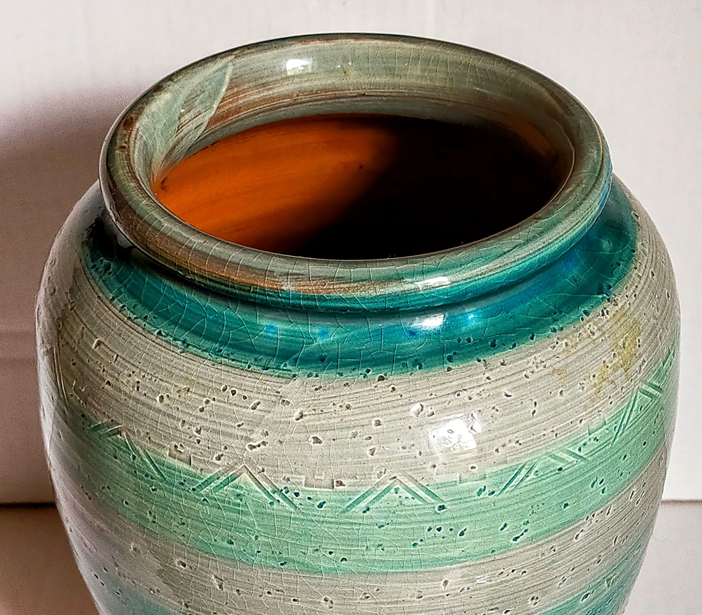 Ceramic vase scarified with gray-blue enamel