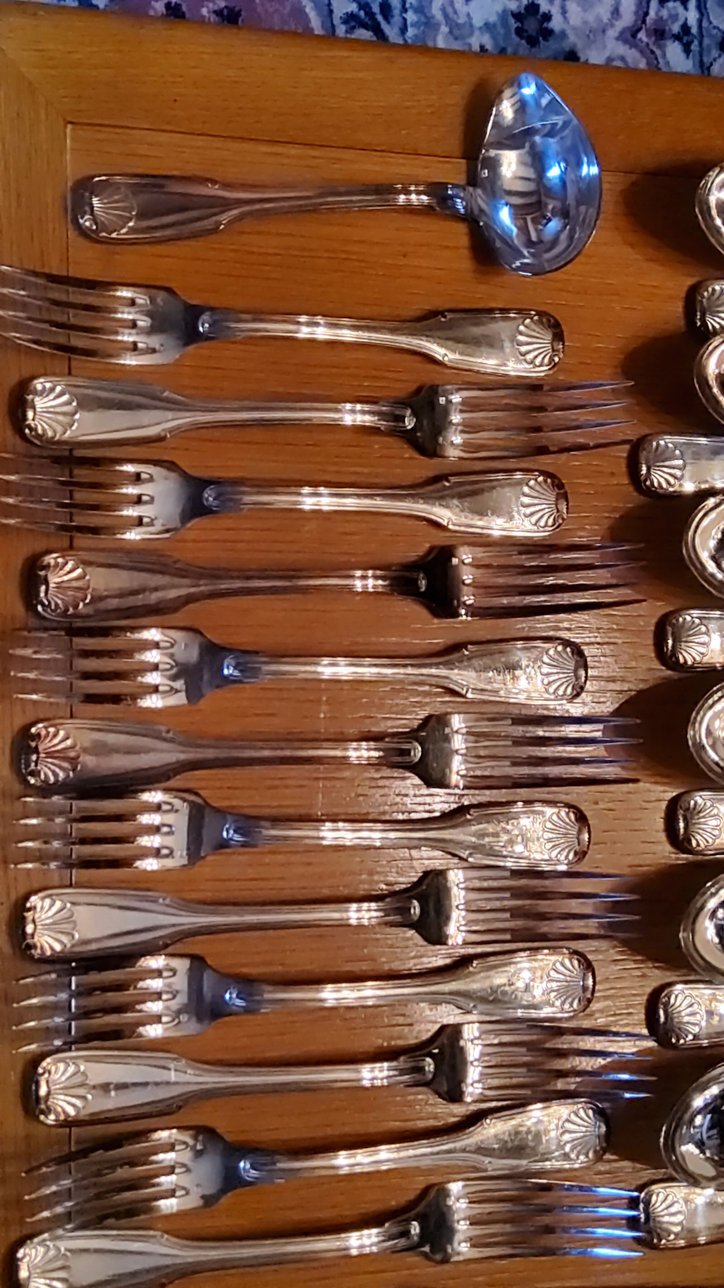 Silver metal housewife of the 50s shell model 76 pieces in its box