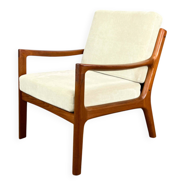 Fauteuil sénateur par Ole Wanscher pour France et Søn, teck et velours, années 1960.