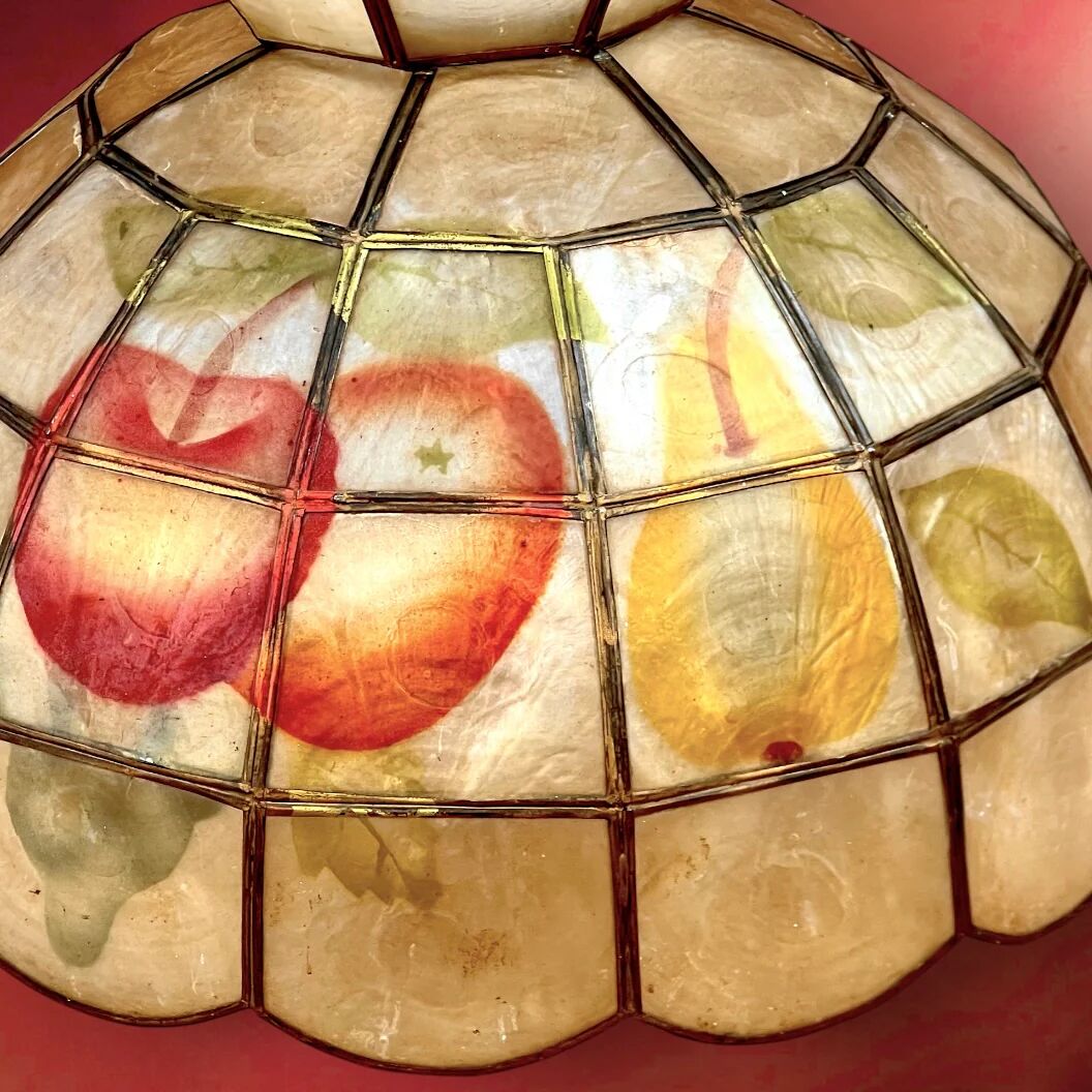 Vintage suspension in mother-of-pearl and brass with fruit decoration – retro light fitting from the 70s.