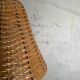Lampe en bois avec abat-jour en osier