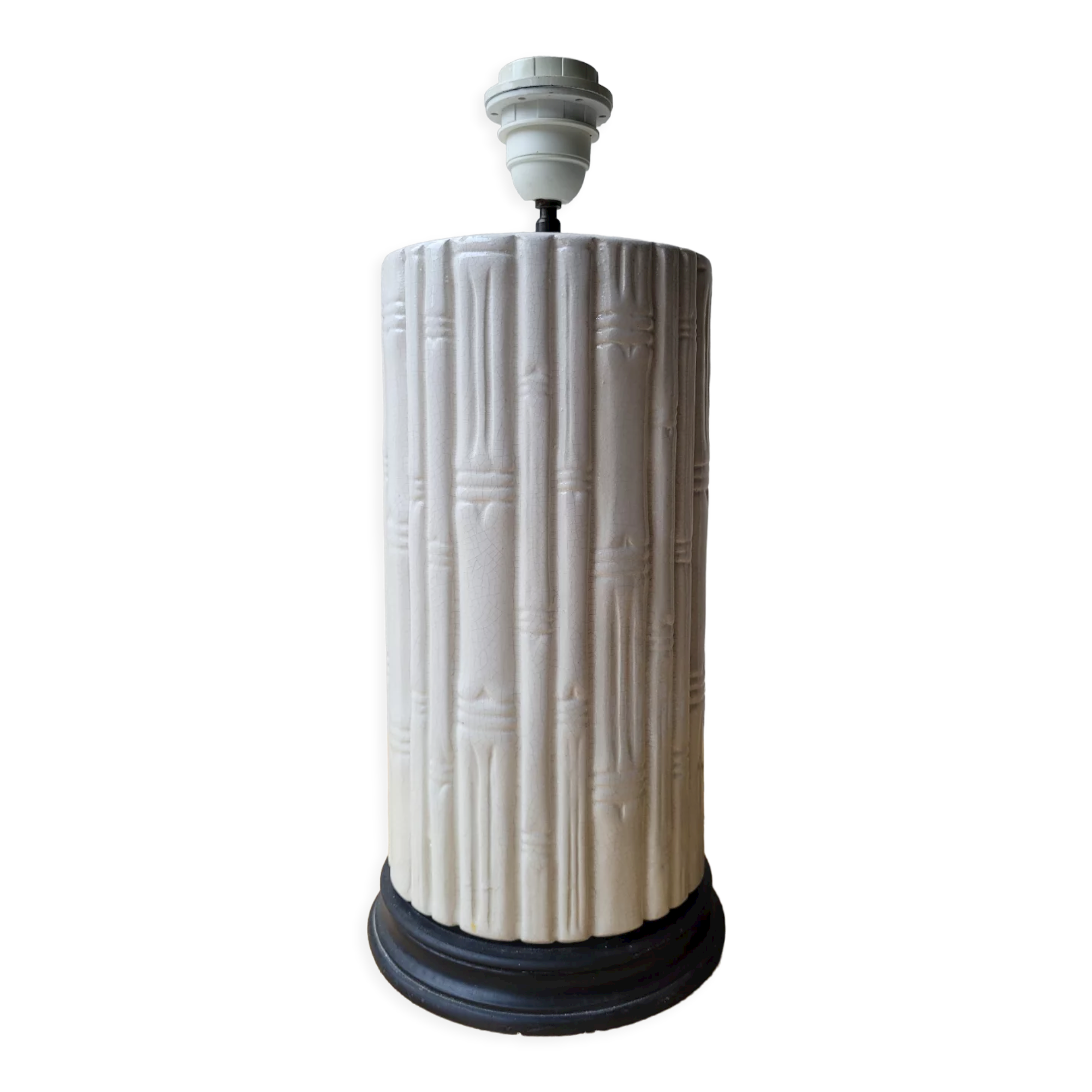 Cracked ceramic lamp base