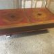 Table basse avec rangement bouteilles et verres en chêne