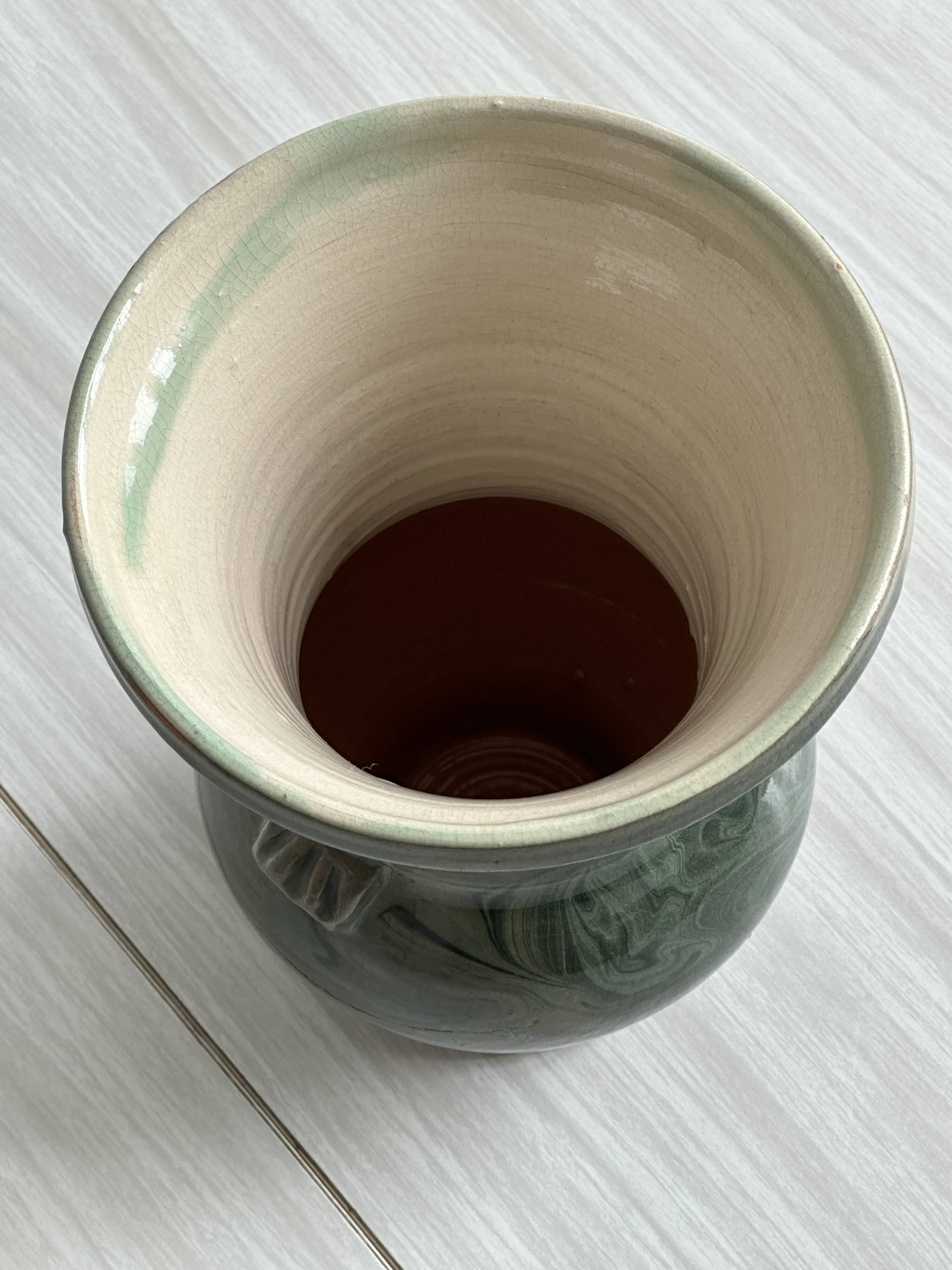 Green marbled ceramic vase