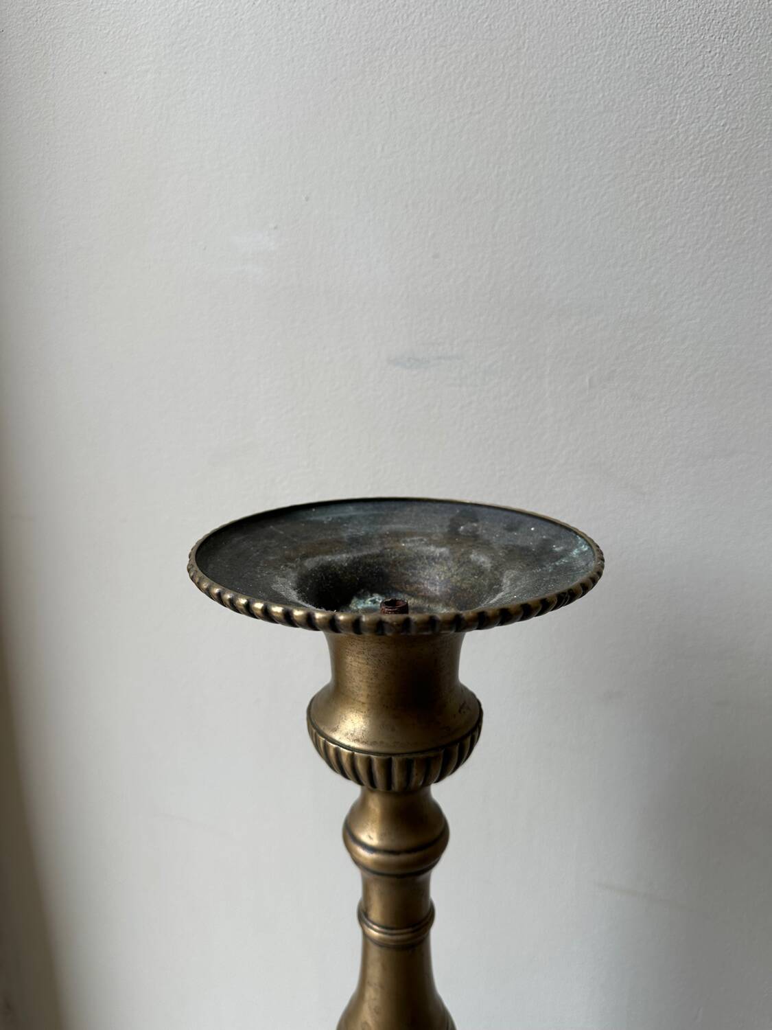 Gilded bronze candlestick with cherub trio decoration