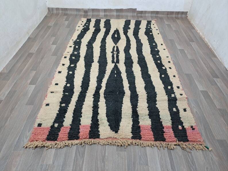 Handmade natural wool rug, size 150 x 250 cm
