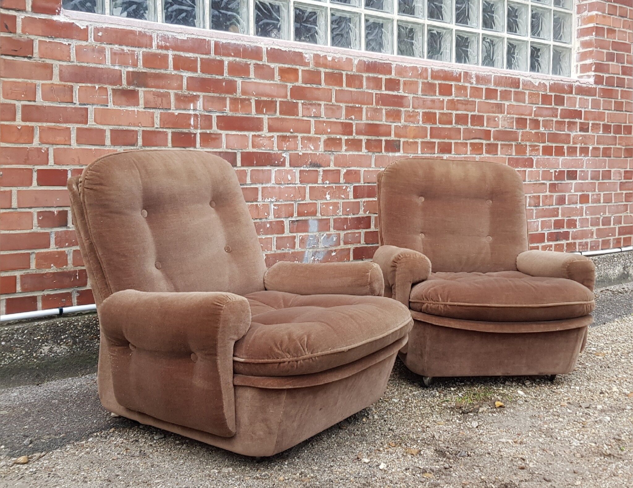 Pair of Airborne chairs 1970