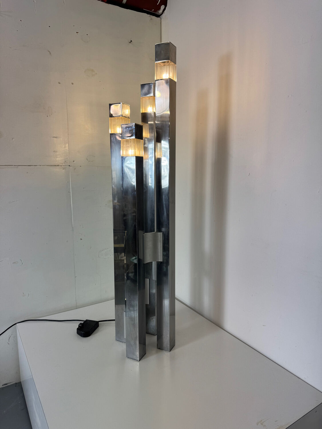 Mid-Century Modernist Italian Architectural Sciolari Cubic Floor Lamp by G