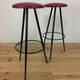 Paire de tabourets de bar tripode 1950, métal et simili cuir rouge