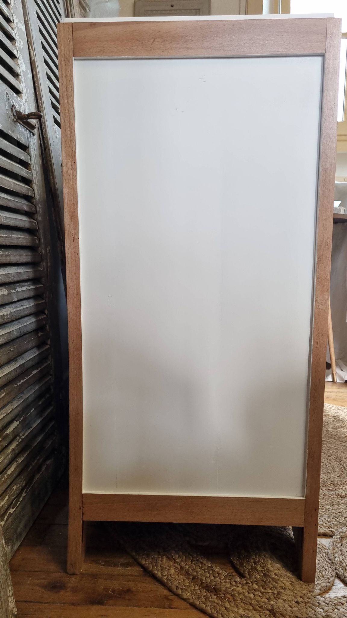 Commode blanche et bois