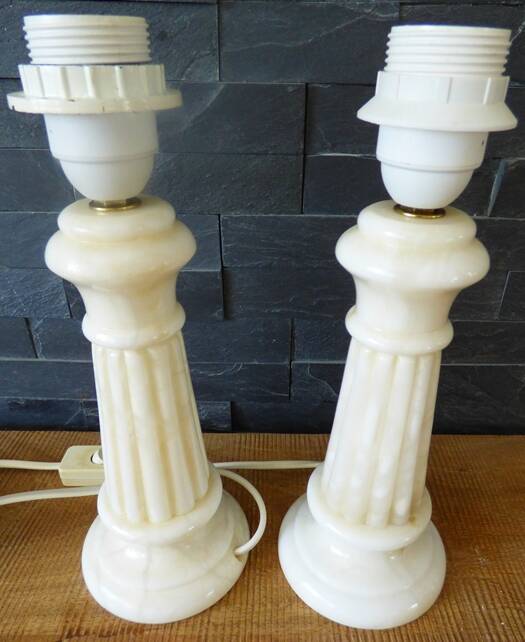 Set of 2 off-white alabaster lamp bases