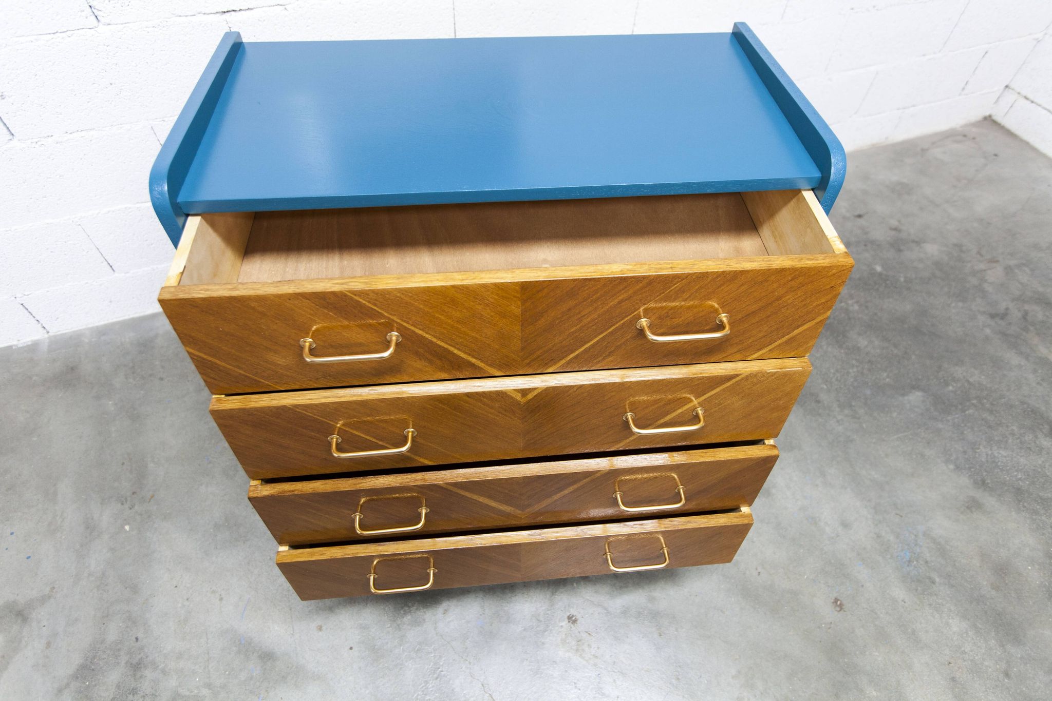 Commode scandinave 1960 atypique bleu Satiné 4 tiroirs