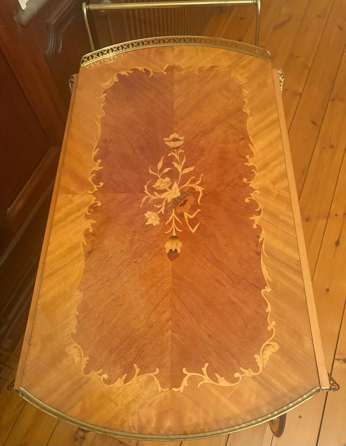 Desserte, chariot de bar marqueterie en fleur