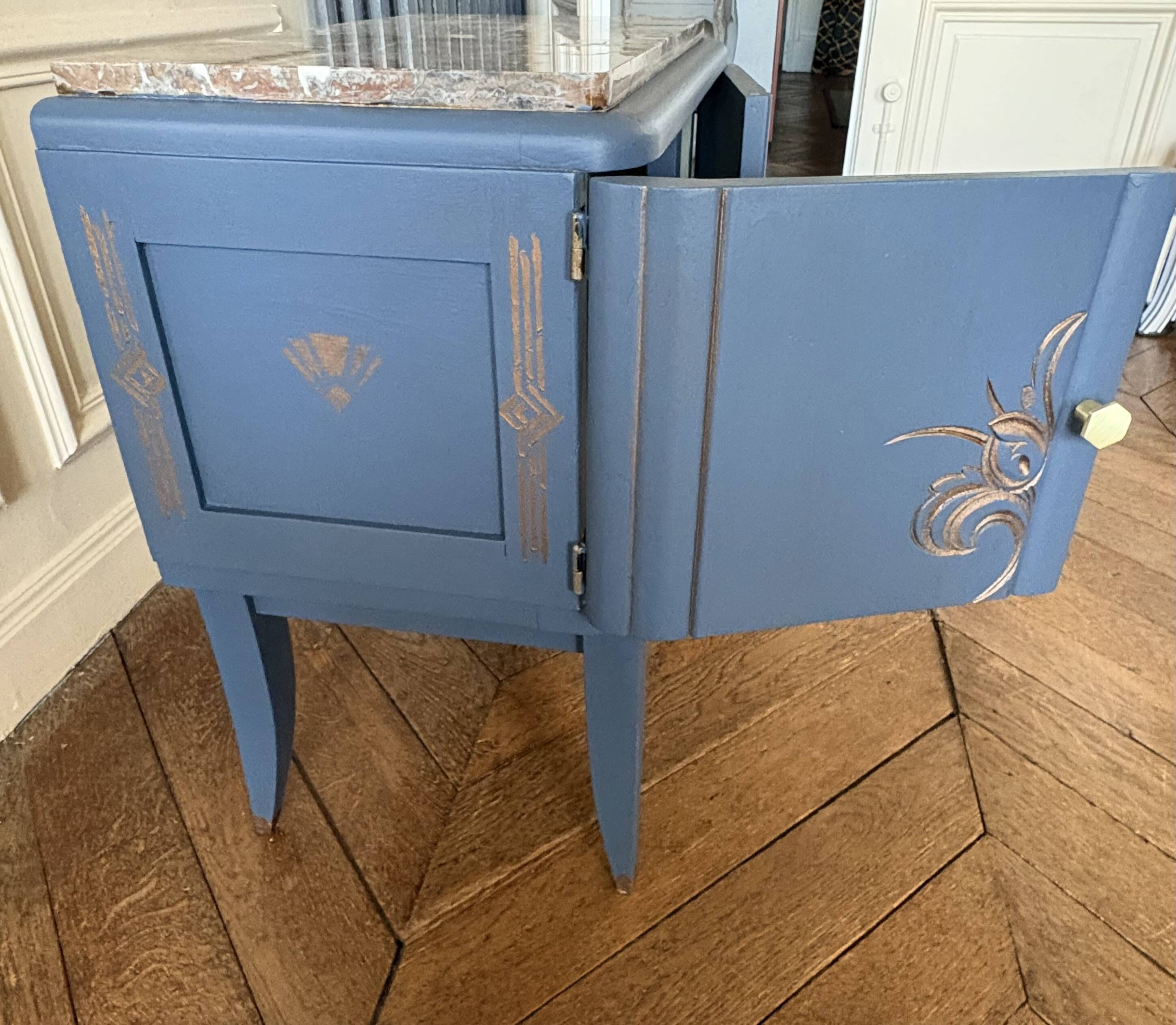 Petit meuble d'appoint art déco. Pièce unique