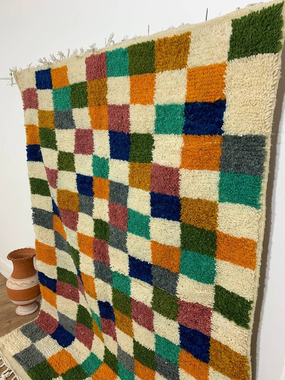 Handcrafted moroccan berber rug 213 x 160 cm