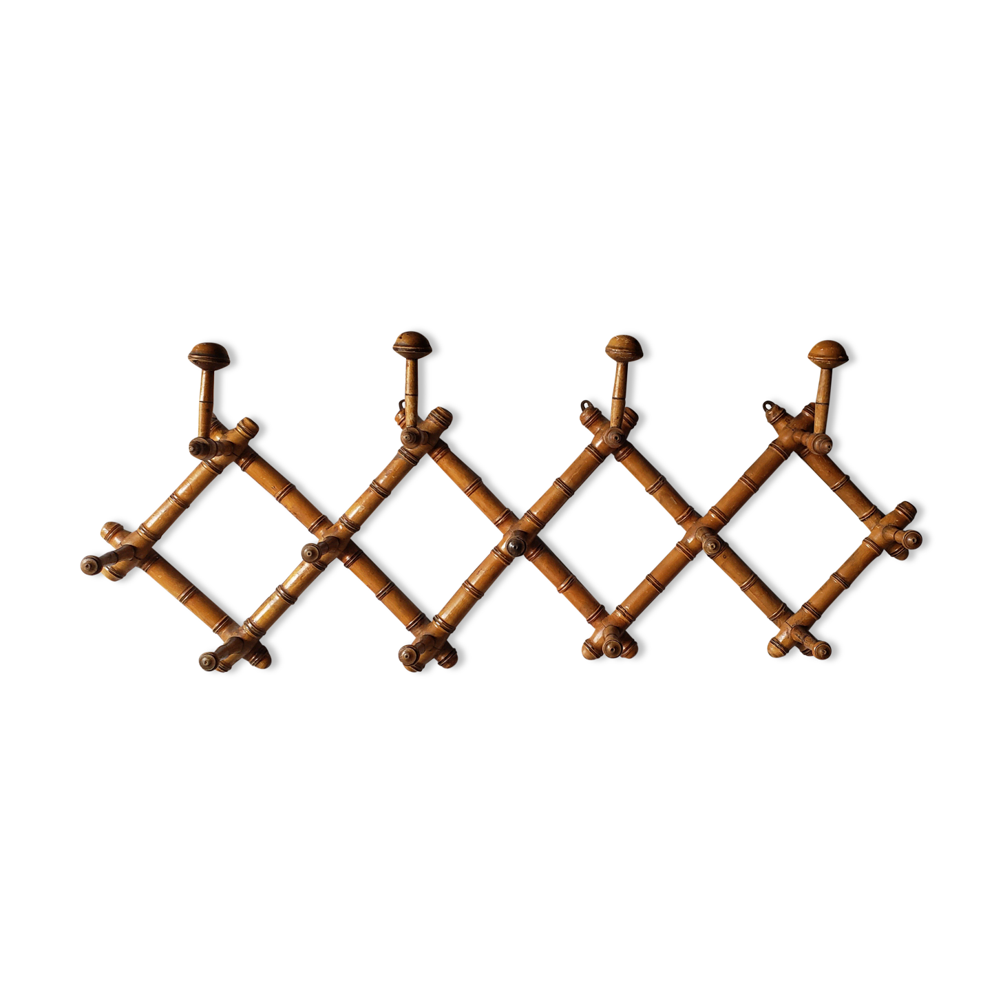 Extendable wooden coat holder
