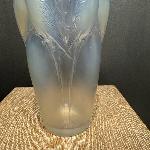 Un vase Ceylan en verre opalescent R. Lalique