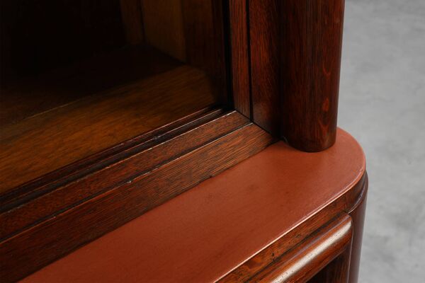 Grand cabinet de pharmacie Art Déco attribué à De Coene, Belgique vers 1920.