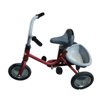 Tricycle vintage rouge pour enfant