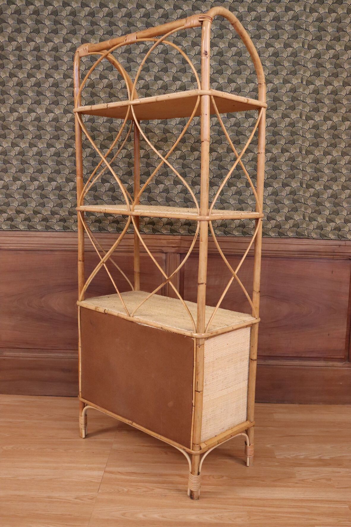 Stepper shelf Rattan
