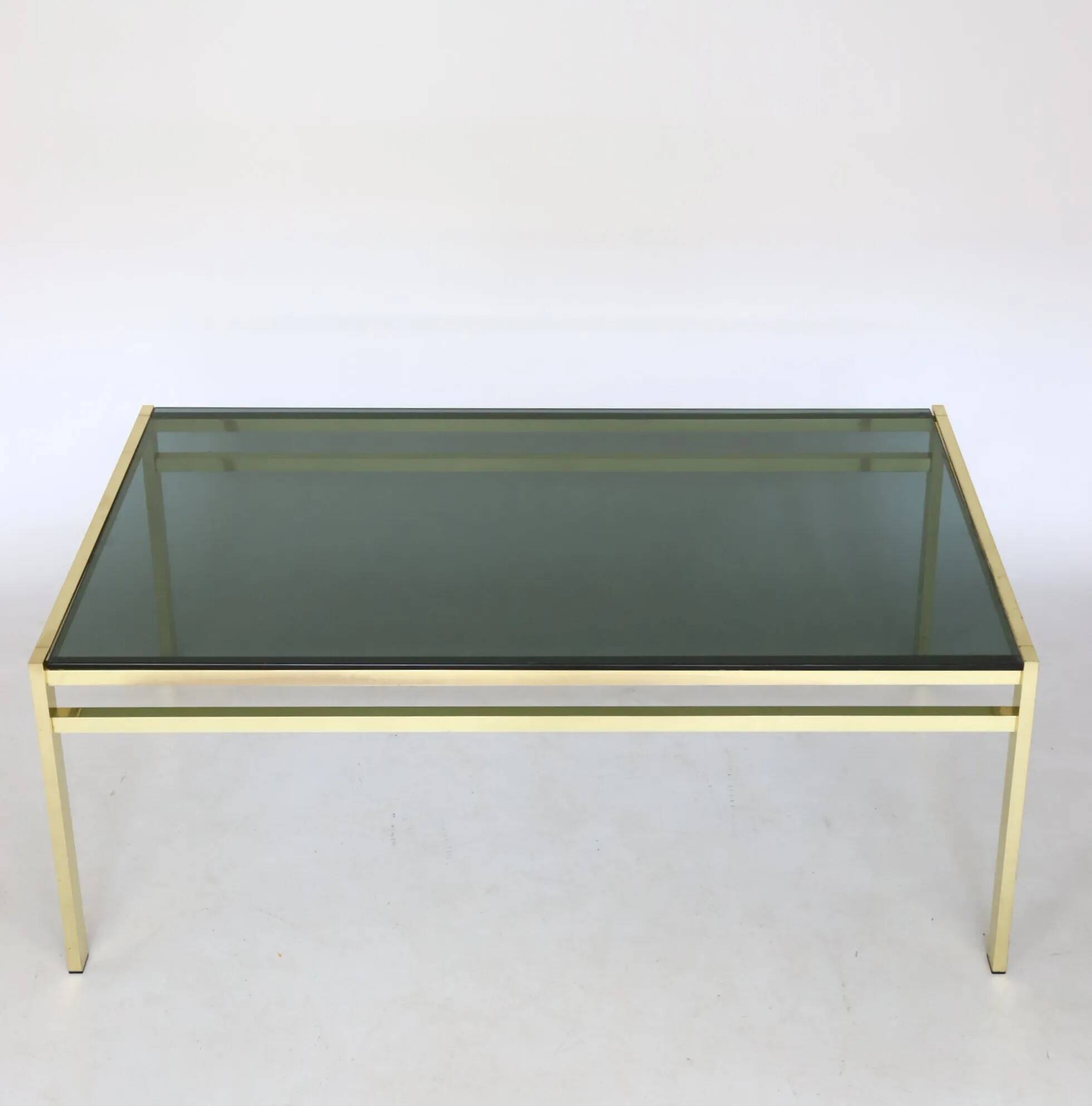 Table basse en verre et métal doré
