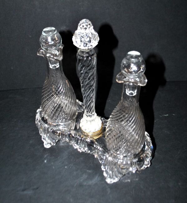 Huilier vinaigrier ancien en cristal moulé bambou torse signé Saint-Louis déposé 1900