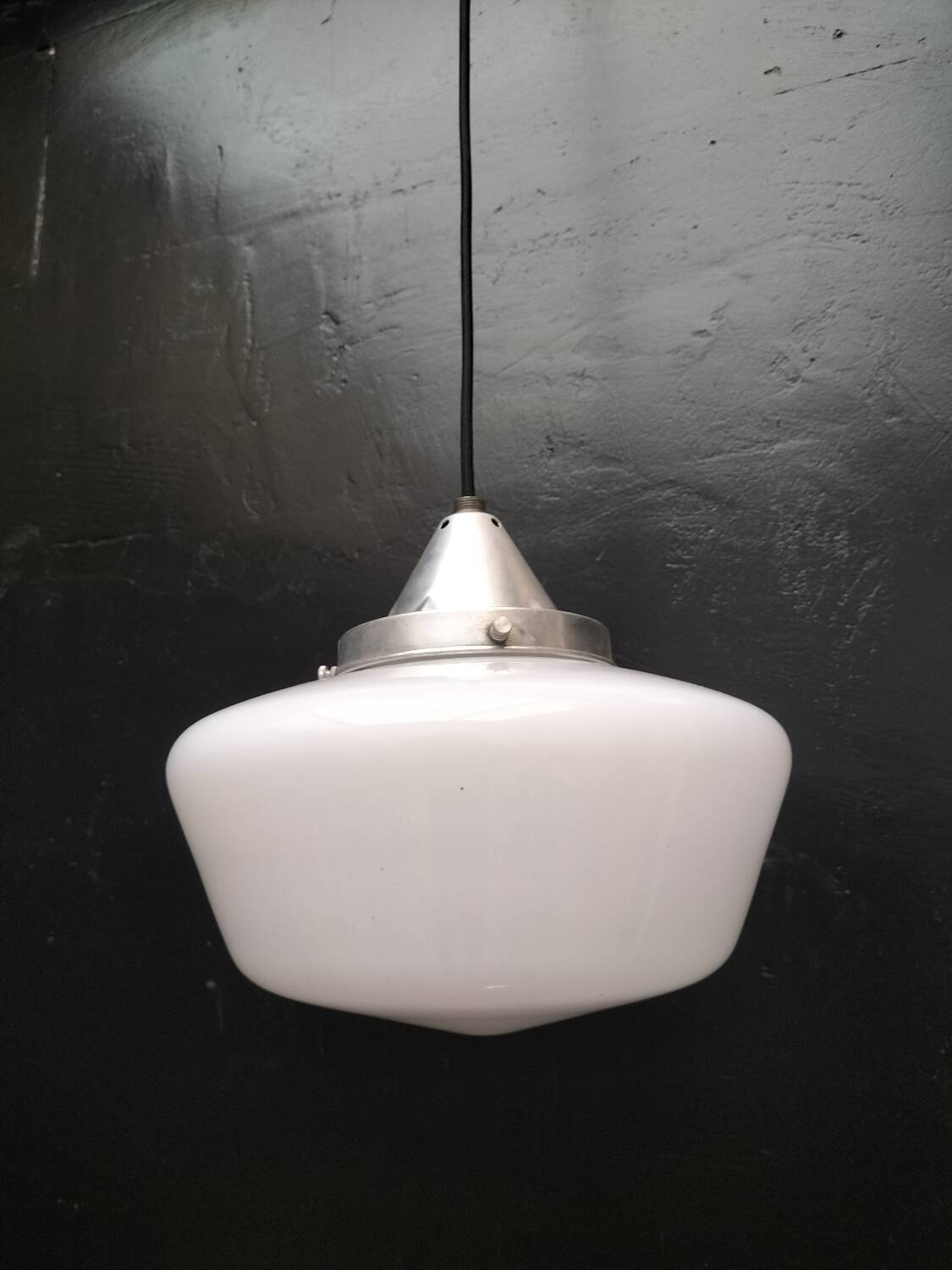 Opaline suspension