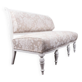 Canapé 2 places peint blanc en tissu beige retapissé, cadre bois peint style 1890