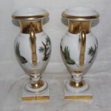 Paire vases porcelaine de paris signée PP en creux décors tournant peints main anses dorées