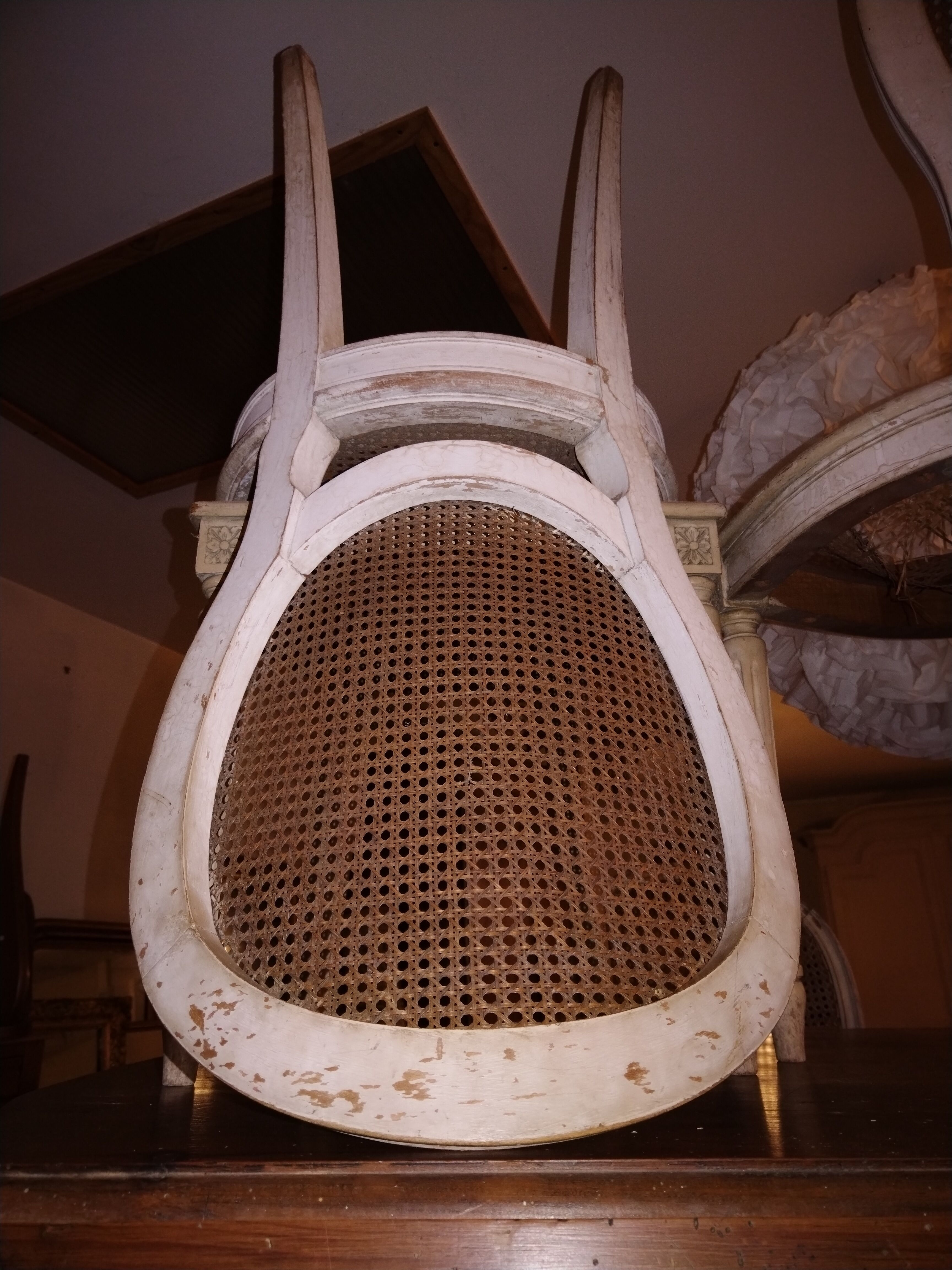 Lot Louis XV medallion chairs canned